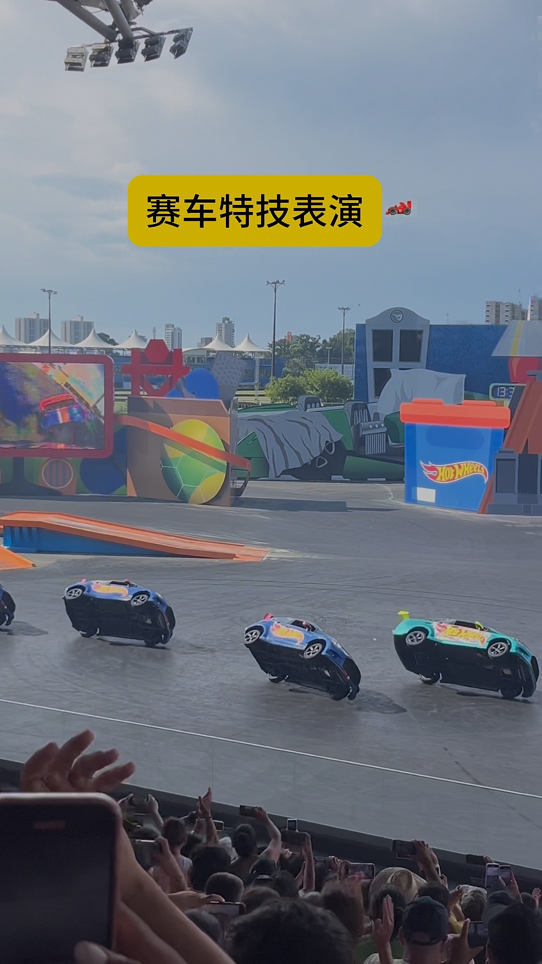 赛车特技表演，极限动作震撼全场