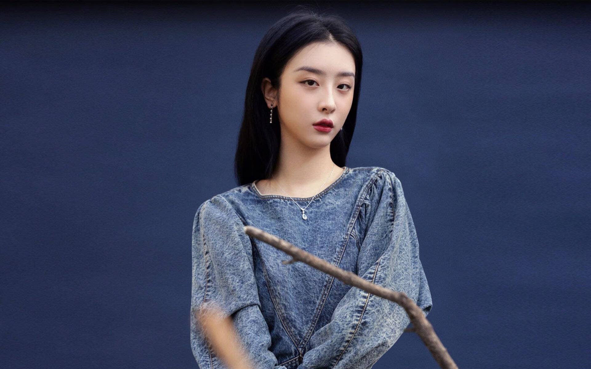 Kaiyun APP-佛罗伦萨前锋连入两球，助球队轻松击败对手，佛罗伦萨效力过的球员